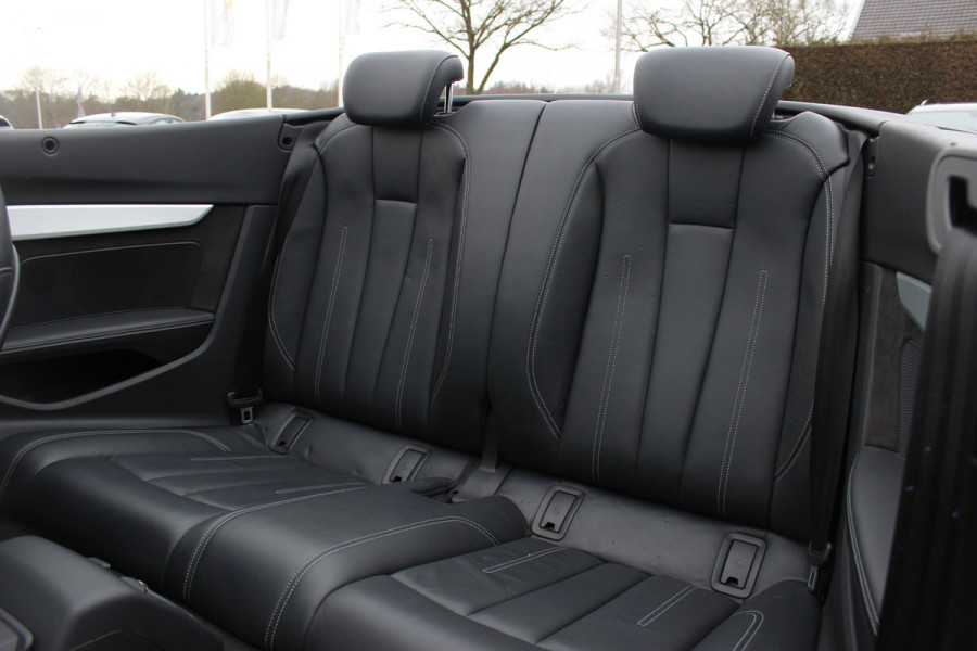 Audi A5 Cabriolet 2.0 TFSI Launch Edition / Trekhaak / Leder / Nekverwarming / Navigatie / Parkeerhulp V+A / 19'' / Windscherm / Stoelverwarming / Cruise Control