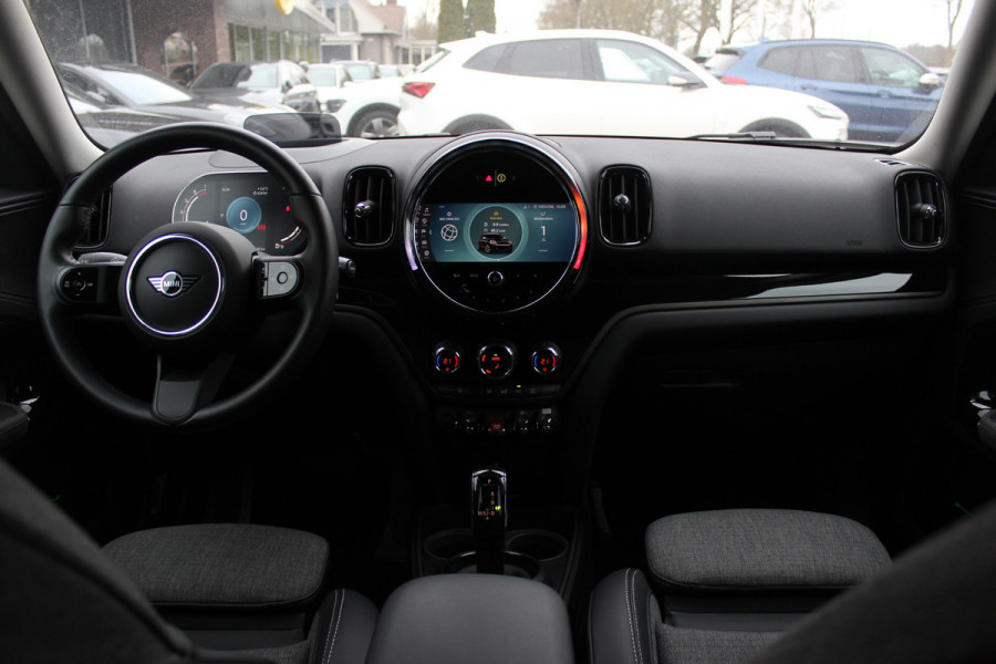 MINI Countryman 2.0 Cooper S ALL4 Classic / Trekhaak / Camera / Head-up / Keyless / 18'' / CarPlay / Stoelverwarming / DAB / Cruise Control