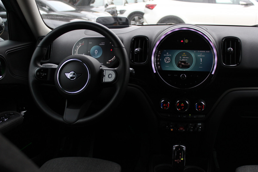 MINI Countryman 2.0 Cooper S ALL4 Classic / Trekhaak / Camera / Head-up / Keyless / 18'' / CarPlay / Stoelverwarming / DAB / Cruise Control