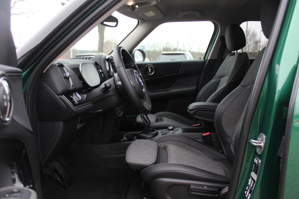 MINI Countryman 2.0 Cooper S ALL4 Classic / Trekhaak / Camera / Head-up / Keyless / 18'' / CarPlay / Stoelverwarming / DAB / Cruise Control