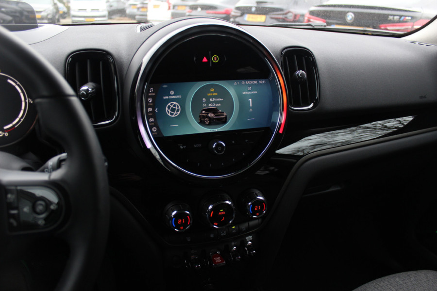 MINI Countryman 2.0 Cooper S ALL4 Classic / Trekhaak / Camera / Head-up / Keyless / 18'' / CarPlay / Stoelverwarming / DAB / Cruise Control
