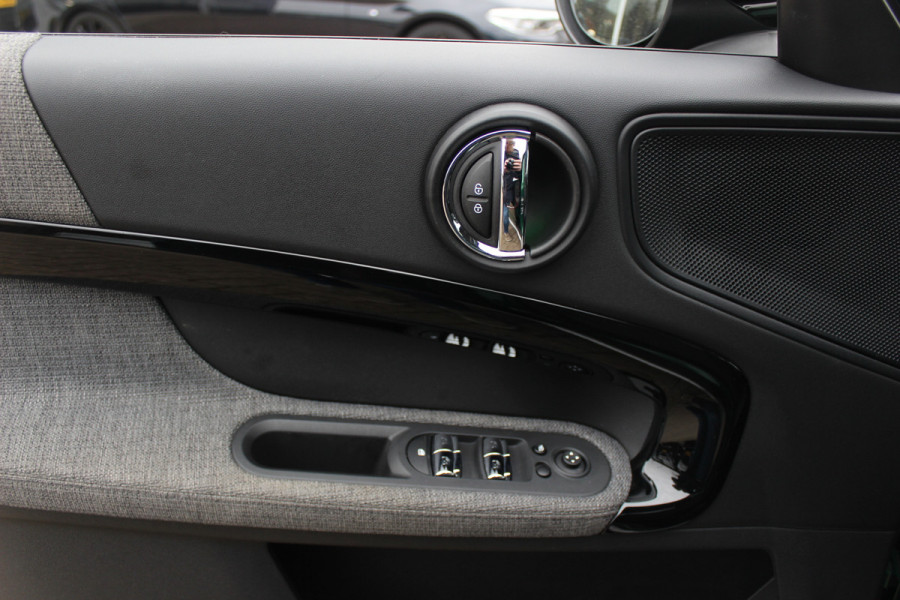 MINI Countryman 2.0 Cooper S ALL4 Classic / Trekhaak / Camera / Head-up / Keyless / 18'' / CarPlay / Stoelverwarming / DAB / Cruise Control