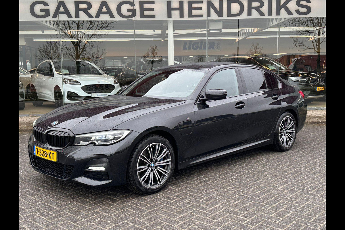 BMW 3-serie 330e | Trekhaak wegklapbaar | Nieuwe banden | Climate  | CC | Leder Stof |