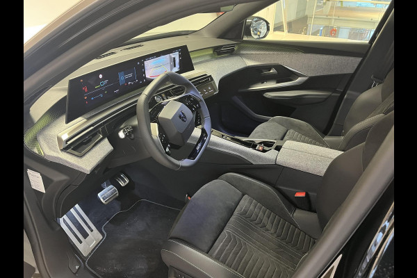 Peugeot 3008 1.6 plug-in Hybrid 195 GT alcantara executive interior, on board charger 7.4KW, 360 vision & drive Assist Pack GT Panoramisch schuifdak