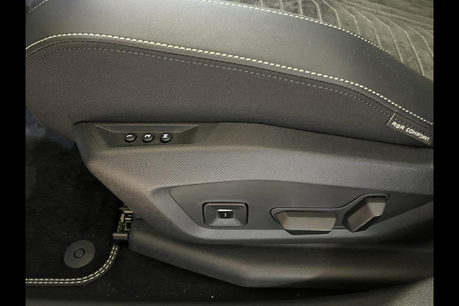 Peugeot 3008 1.6 plug-in Hybrid 195 GT alcantara executive interior, on board charger 7.4KW, 360 vision & drive Assist Pack GT Panoramisch schuifdak