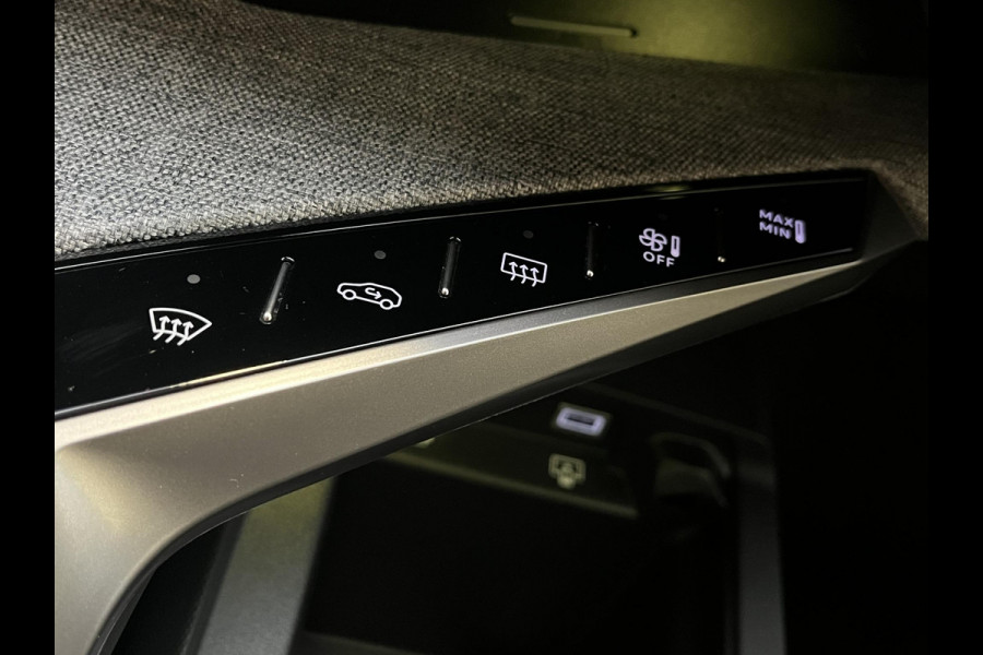 Peugeot 3008 1.6 plug-in Hybrid 195 GT alcantara executive interior, on board charger 7.4KW, 360 vision & drive Assist Pack GT Panoramisch schuifdak