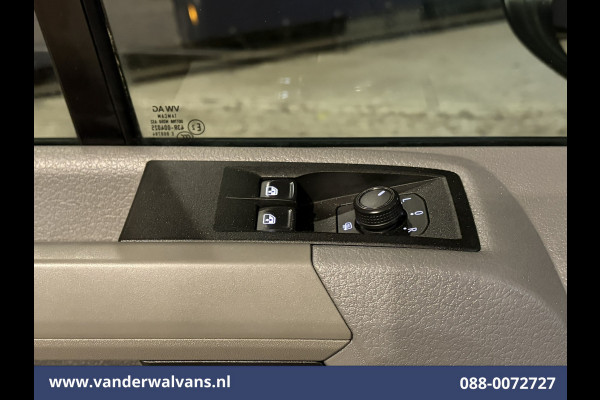 Volkswagen Crafter 2.0 TDI L3H3 L2H2 Euro6 Airco | Navigatie | Camera | Trekhaak | Apple Carplay | Cruisecontrol Chauffeursstoel, Android Auto, Parkeersensoren, Bijrijdersbank