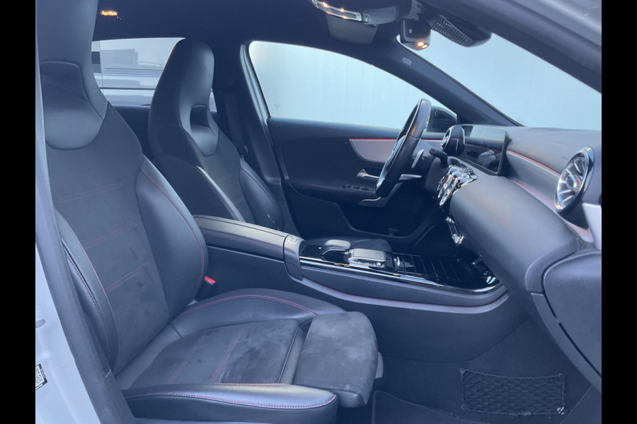 Mercedes-Benz A-Klasse 180 Aut7 Solution AMG Carplay Navi/Cam Stoelverw. Business