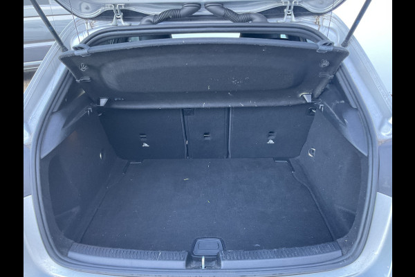 Mercedes-Benz A-Klasse 180 Aut7 Solution AMG Carplay Navi/Cam Stoelverw. Business