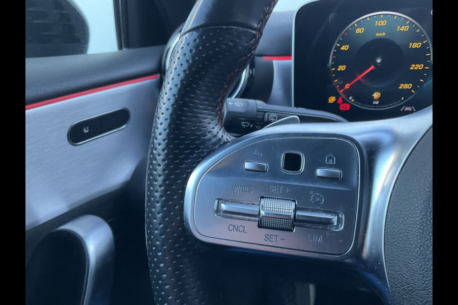 Mercedes-Benz A-Klasse 180 Aut7 Solution AMG Carplay Navi/Cam Stoelverw. Business
