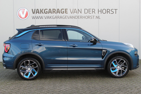 Lynk & Co 01 1.5-180pk AUTOMAAT ! Luxe hybride rijden voor een reëel bedrag ! Trekgewicht 1.800kg ! Autm. airco, navigatie, telefoonvoorb., metallic lak, LM wielen, elektr. panodak, camera 360gr., adaptieve cruise cntrl., LED verlichting, Apple carplay/Android auto etc etc