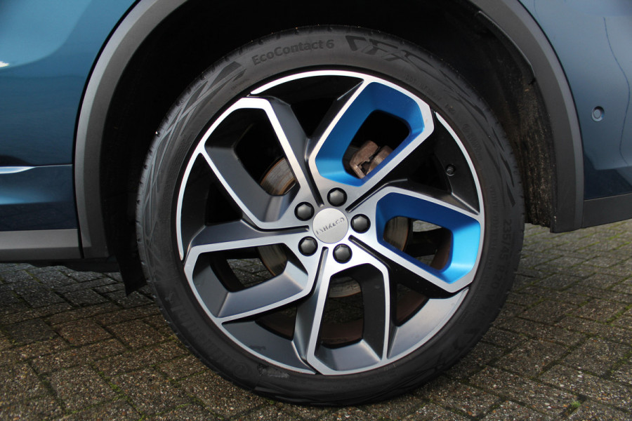 Lynk & Co 01 1.5-180pk AUTOMAAT ! Luxe hybride rijden voor een reëel bedrag ! Trekgewicht 1.800kg ! Autm. airco, navigatie, telefoonvoorb., metallic lak, LM wielen, elektr. panodak, camera 360gr., adaptieve cruise cntrl., LED verlichting, Apple carplay/Android auto etc etc