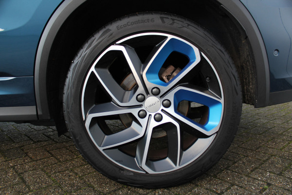 Lynk & Co 01 1.5-180pk AUTOMAAT ! Luxe hybride rijden voor een reëel bedrag ! Trekgewicht 1.800kg ! Autm. airco, navigatie, telefoonvoorb., metallic lak, LM wielen, elektr. panodak, camera 360gr., adaptieve cruise cntrl., LED verlichting, Apple carplay/Android auto etc etc