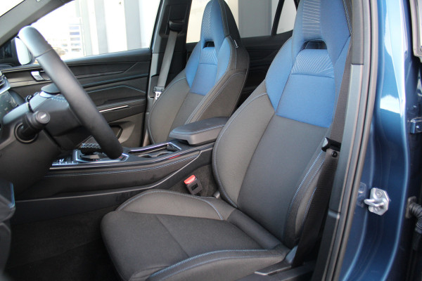 Lynk & Co 01 1.5-180pk AUTOMAAT ! Luxe hybride rijden voor een reëel bedrag ! Trekgewicht 1.800kg ! Autm. airco, navigatie, telefoonvoorb., metallic lak, LM wielen, elektr. panodak, camera 360gr., adaptieve cruise cntrl., LED verlichting, Apple carplay/Android auto etc etc