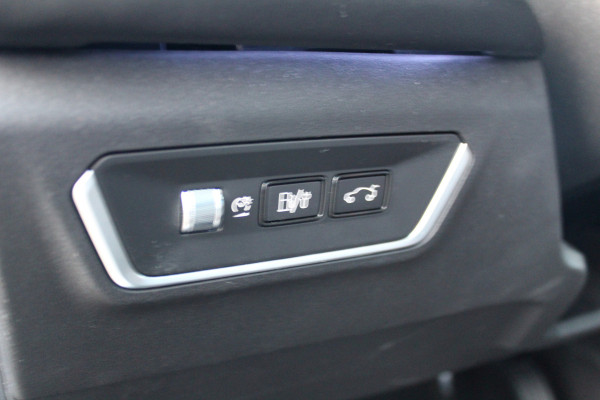 Lynk & Co 01 1.5-180pk AUTOMAAT ! Luxe hybride rijden voor een reëel bedrag ! Trekgewicht 1.800kg ! Autm. airco, navigatie, telefoonvoorb., metallic lak, LM wielen, elektr. panodak, camera 360gr., adaptieve cruise cntrl., LED verlichting, Apple carplay/Android auto etc etc