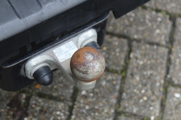 Renault Trafic 2.0-130pk dCi T30 L2H1. Dames en heren ondernemers opgelet ! Erg nette Renault Trafic met slechts 45.000km ! Airco, cruise control,  trekhaak, laadruimte betimmerd, telefoonvoorb., bijrijdersbank, centrale vergr. afstand bediend etc, etc