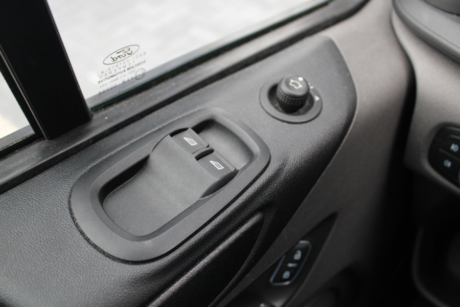 Ford Transit Custom 320 2.0 TDCI L2H1 Trend 130pk - Marge - 9 Zits - Carplay - Stoelverwarming - Camera - Cruise - Sidesteps - Rijklaar