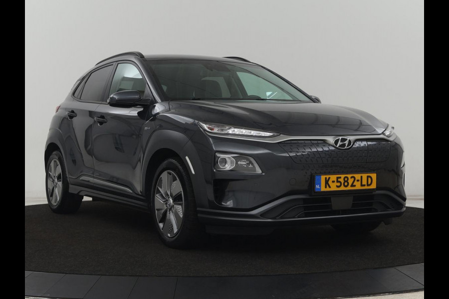 Hyundai Kona EV Limited 64 kWh | SOH 100% | 3 Fase | Stoelventilatie | Head-Up | Adaptive cruise | Camera | Leder | Carplay | Achterbankverwarming | Warmtepomp | Keyless | Full LED | Dodehoek detectie
