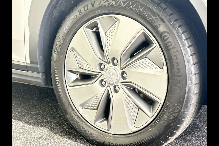 Hyundai Kona EV Fashion 64 kWh | Half leder | head ups display | achteruitrijcamera Soh Waarde (batterijtest) 95,7%