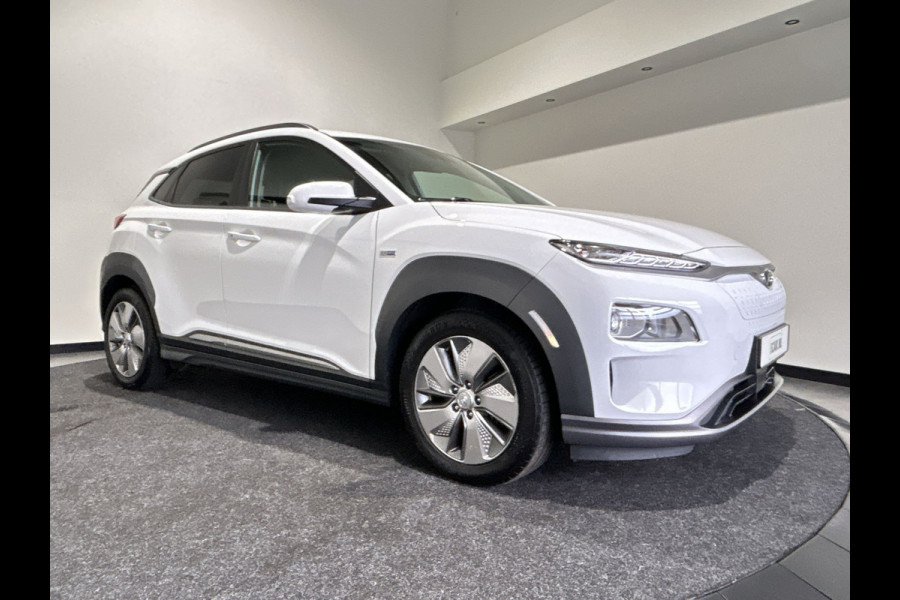 Hyundai Kona EV Fashion 64 kWh | Half leder | head ups display | achteruitrijcamera Soh Waarde (batterijtest) 95,7%
