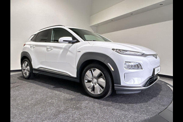 Hyundai Kona EV Fashion 64 kWh | Half leder | head ups display | achteruitrijcamera Soh Waarde (batterijtest) 95,7%