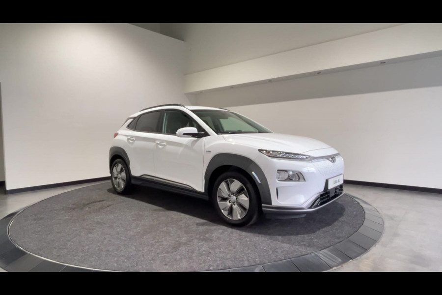 Hyundai Kona EV Fashion 64 kWh | Half leder | head ups display | achteruitrijcamera Soh Waarde (batterijtest) 95,7%