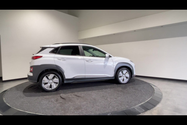 Hyundai Kona EV Fashion 64 kWh | Half leder | head ups display | achteruitrijcamera Soh Waarde (batterijtest) 95,7%