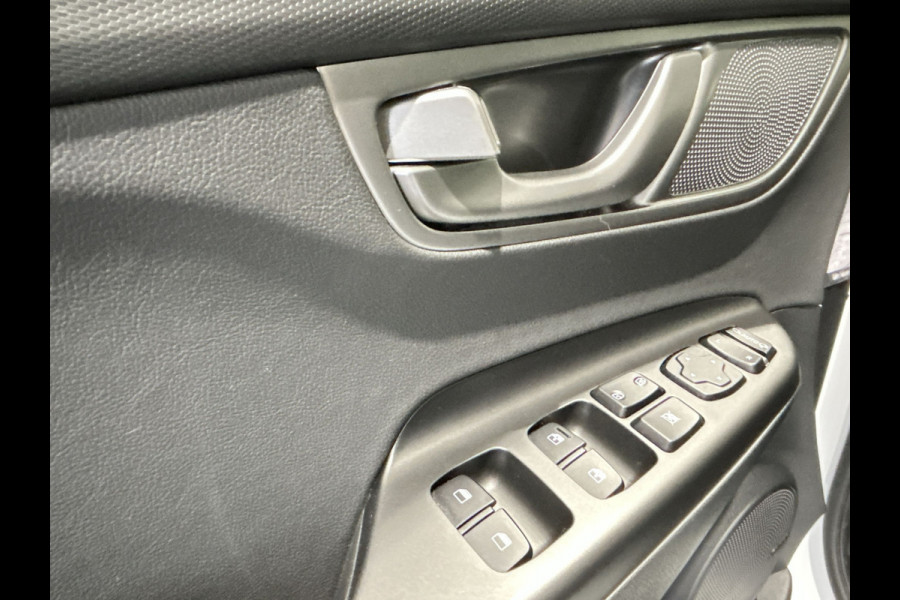 Hyundai Kona EV Fashion 64 kWh | Half leder | head ups display | achteruitrijcamera Soh Waarde (batterijtest) 95,7%