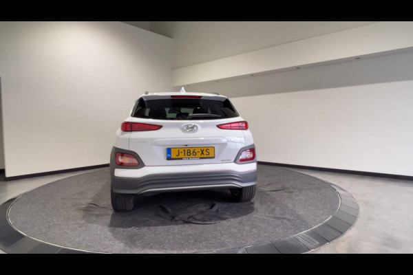 Hyundai Kona EV Fashion 64 kWh | Half leder | head ups display | achteruitrijcamera Soh Waarde (batterijtest) 95,7%