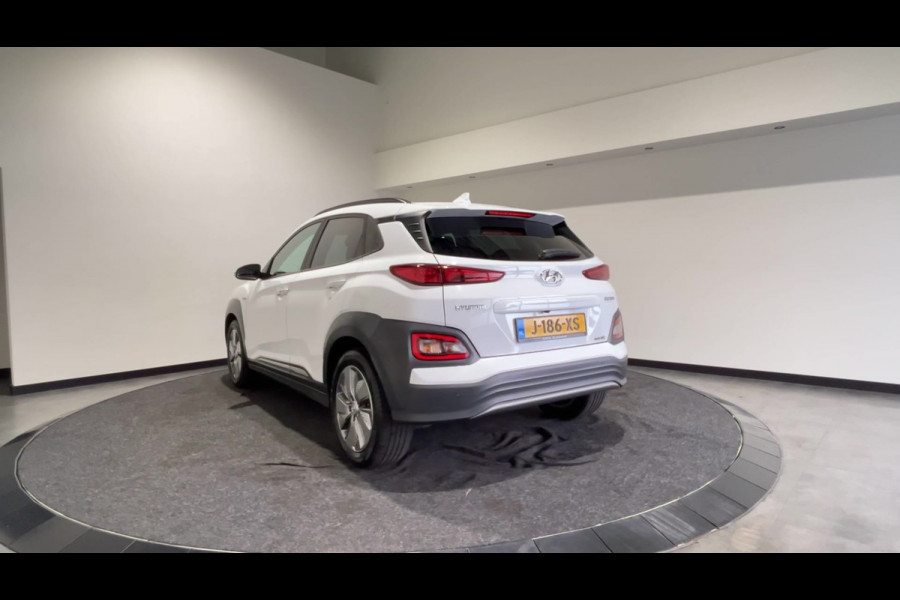 Hyundai Kona EV Fashion 64 kWh | Half leder | head ups display | achteruitrijcamera Soh Waarde (batterijtest) 95,7%