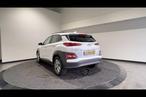 Hyundai Kona EV Fashion 64 kWh | Half leder | head ups display | achteruitrijcamera Soh Waarde (batterijtest) 95,7%
