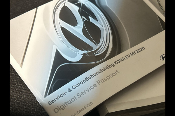 Hyundai Kona EV Fashion 64 kWh | Half leder | head ups display | achteruitrijcamera Soh Waarde (batterijtest) 95,7%