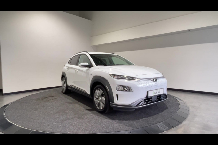 Hyundai Kona EV Fashion 64 kWh | Half leder | head ups display | achteruitrijcamera Soh Waarde (batterijtest) 95,7%