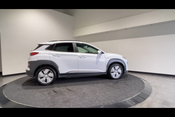 Hyundai Kona EV Fashion 64 kWh | Half leder | head ups display | achteruitrijcamera Soh Waarde (batterijtest) 95,7%