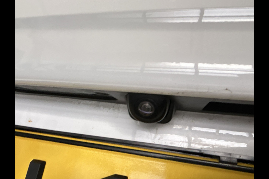 Hyundai Kona EV Fashion 64 kWh | Half leder | head ups display | achteruitrijcamera Soh Waarde (batterijtest) 95,7%