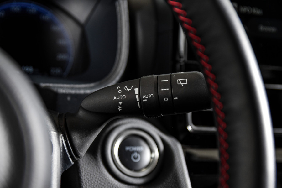 Toyota Yaris Cross 1.5 Hybrid 130 GR Sport | Adapt.Cruise | Head-up | 360 Camera | Stoel+Stuurverw. | Dig.Cockpit | NAV + App.Connect (Draadloos) | ECC | LM 18" | 6116