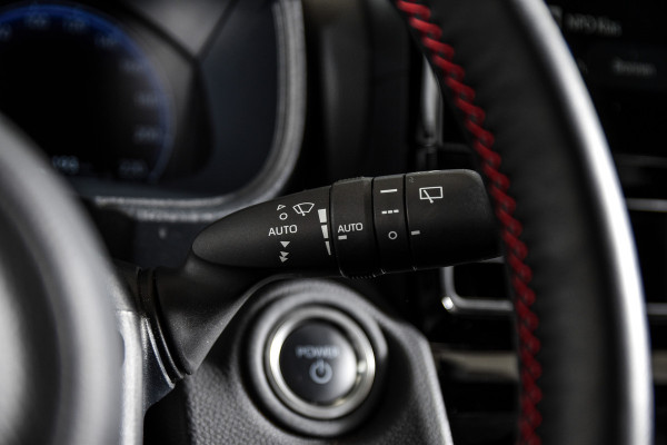 Toyota Yaris Cross 1.5 Hybrid 130 GR Sport | Adapt.Cruise | Head-up | 360 Camera | Stoel+Stuurverw. | Dig.Cockpit | NAV + App.Connect (Draadloos) | ECC | LM 18" | 6116