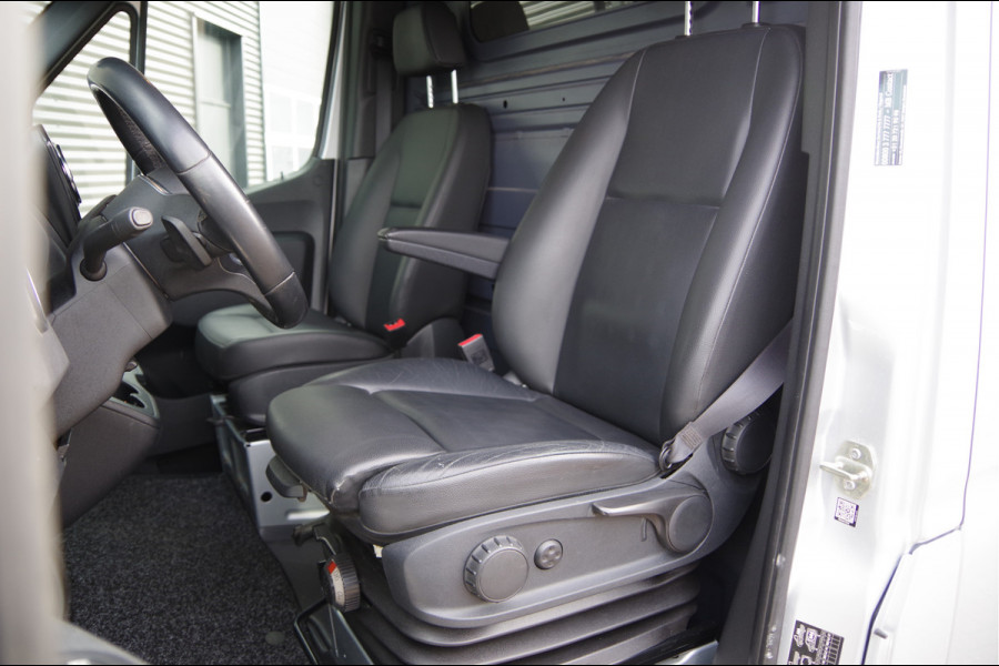 Mercedes-Benz Sprinter 319 3.0 CDI V6 L2H1 AUT. LED, MBUX 10'', 3.5T TREKHAAK, LEDER, 360 CAMERA, ADAPT. CRUISE, CLIMA, NAVI, PARKEERSENSOREN, NL AUTO,