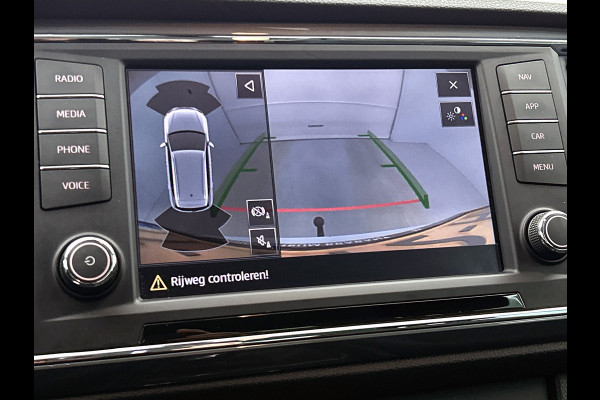 Seat Ateca 1.0 EcoTSI Style Business Intense Sport (NL-auto, Carplay, Camera, Trekhaak, Parkeersen V+A, Navi, Climate Con, Etc))