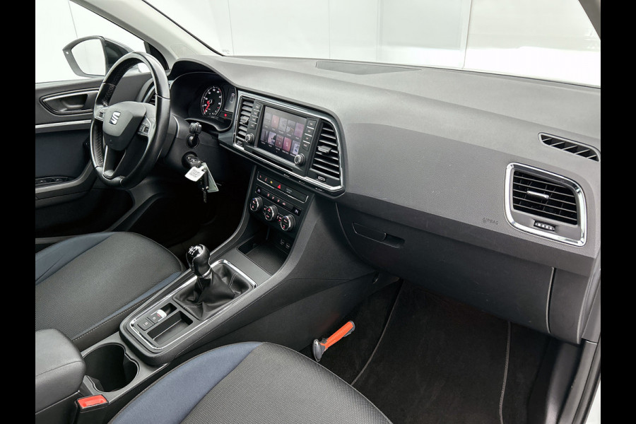 Seat Ateca 1.0 EcoTSI Style Business Intense Sport (NL-auto, Carplay, Camera, Trekhaak, Parkeersen V+A, Navi, Climate Con, Etc))