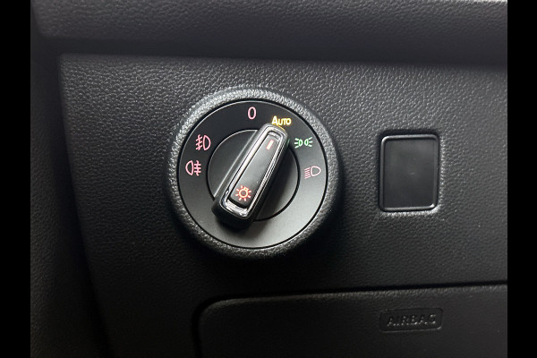 Seat Ateca 1.0 EcoTSI Style Business Intense Sport (NL-auto, Carplay, Camera, Trekhaak, Parkeersen V+A, Navi, Climate Con, Etc))