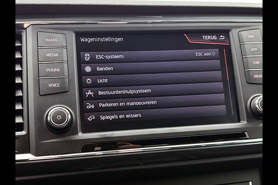 Seat Ateca 1.0 EcoTSI Style Business Intense Sport (NL-auto, Carplay, Camera, Trekhaak, Parkeersen V+A, Navi, Climate Con, Etc))