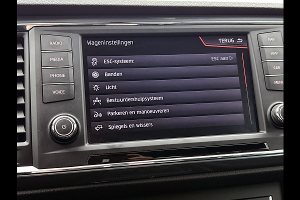 Seat Ateca 1.0 EcoTSI Style Business Intense Sport (NL-auto, Carplay, Camera, Trekhaak, Parkeersen V+A, Navi, Climate Con, Etc))