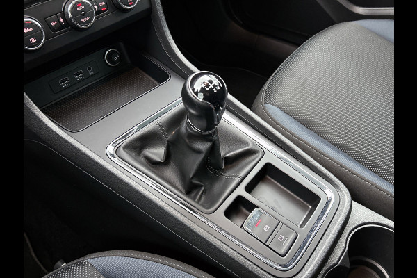 Seat Ateca 1.0 EcoTSI Style Business Intense Sport (NL-auto, Carplay, Camera, Trekhaak, Parkeersen V+A, Navi, Climate Con, Etc))