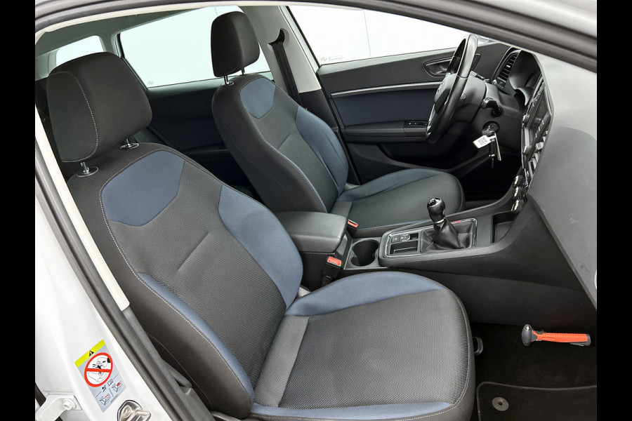 Seat Ateca 1.0 EcoTSI Style Business Intense Sport (NL-auto, Carplay, Camera, Trekhaak, Parkeersen V+A, Navi, Climate Con, Etc))