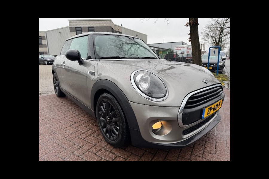 MINI Mini 1.5 One Salt Automaat Airco/ECC,Navigatie,Panoramadak