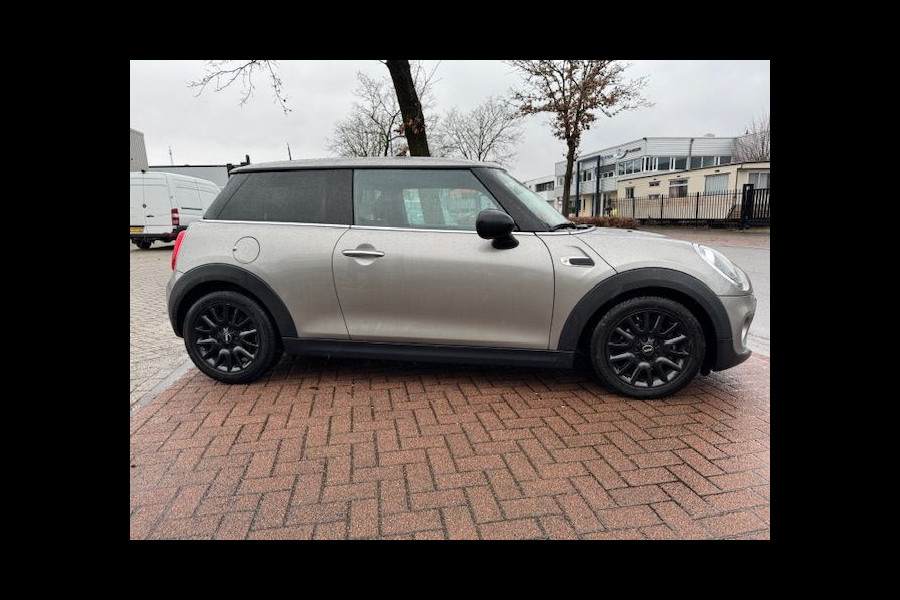 MINI Mini 1.5 One Salt Automaat Airco/ECC,Navigatie,Panoramadak