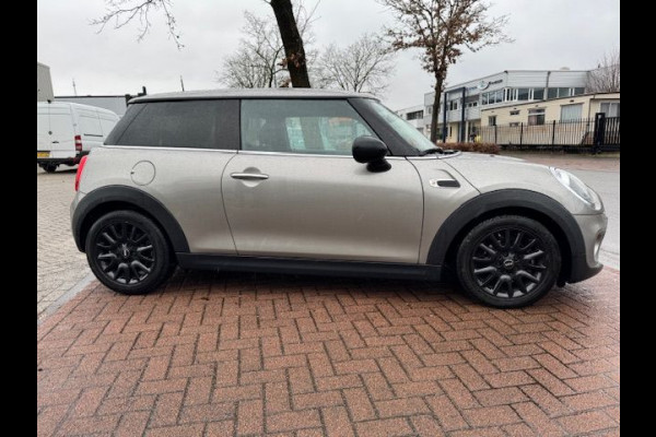 MINI Mini 1.5 One Salt Automaat Airco/ECC,Navigatie,Panoramadak