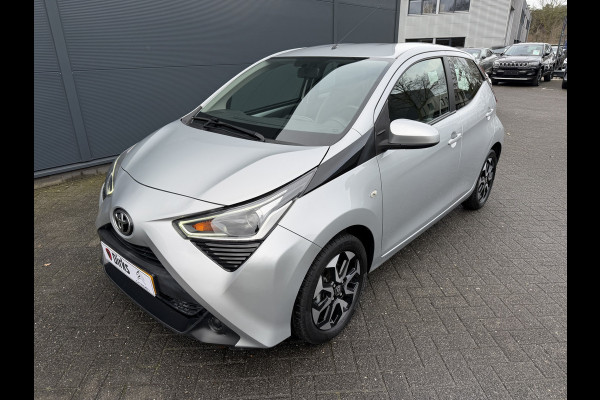 Toyota Aygo 1.0 VVT-i x-play (Camera- Navigatie via APP - Airco - Lichtmetalen velgen - Apple Carplay)