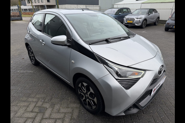 Toyota Aygo 1.0 VVT-i x-play (Camera- Navigatie via APP - Airco - Lichtmetalen velgen - Apple Carplay)